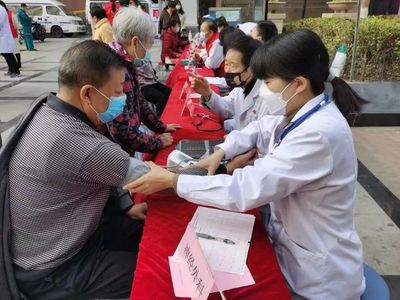 學(xué)雷鋒，迎三八——黃河科技學(xué)院附屬醫(yī)院大型義診與健康咨詢活動紀(jì)實(shí)